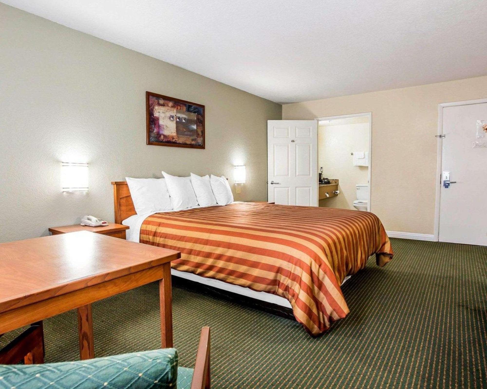Rodeway Inn San Clemente Beach Exterior photo