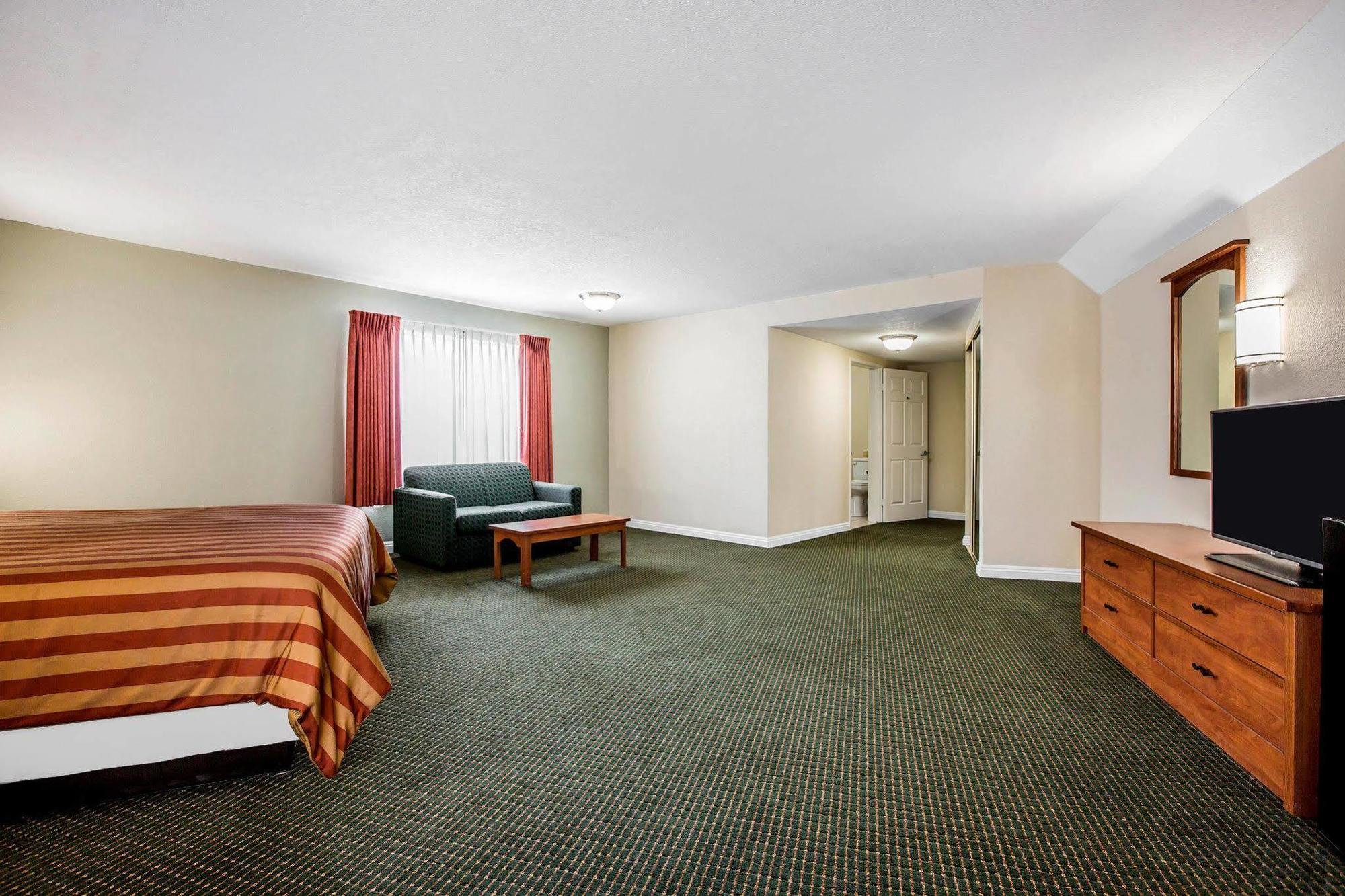 Rodeway Inn San Clemente Beach Exterior photo